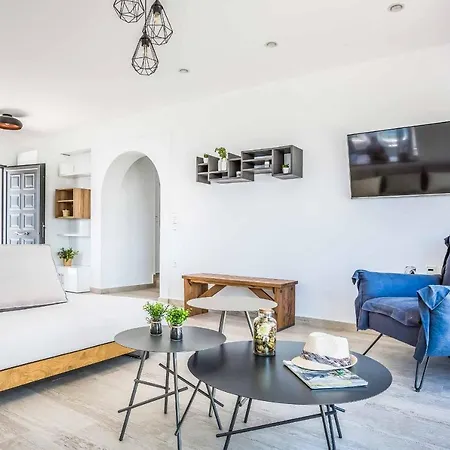 Aris Villa